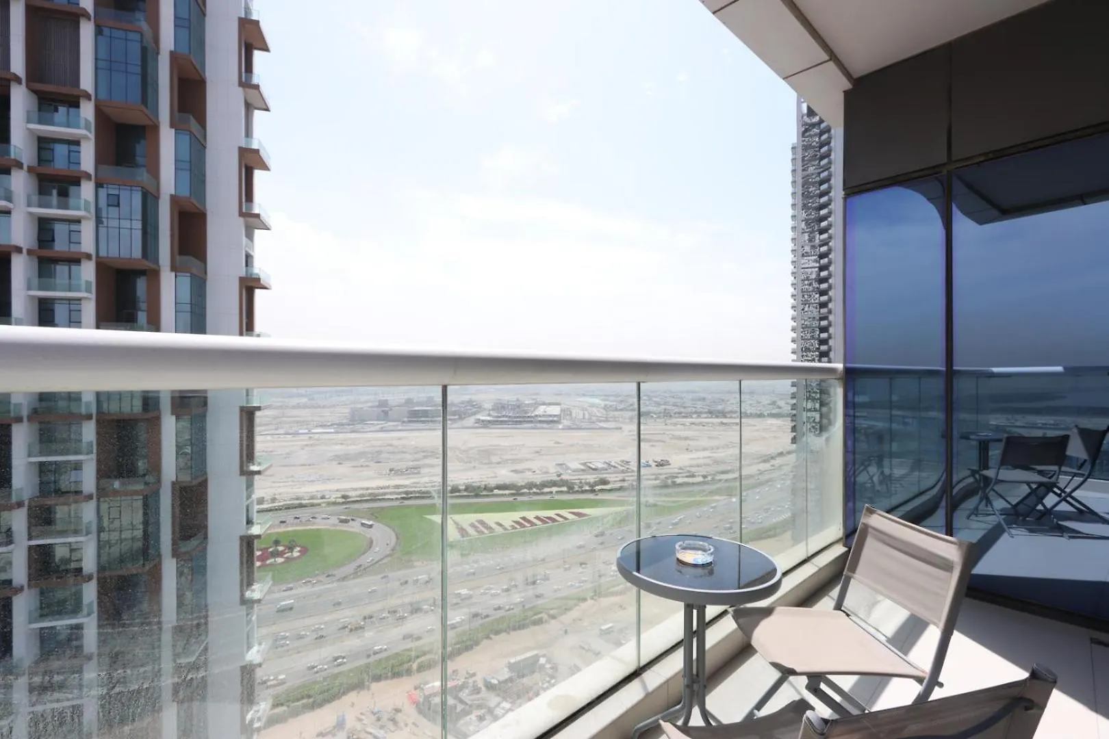 2Br Oasis In Damac Towers By Livbnb Dubai Apartment
