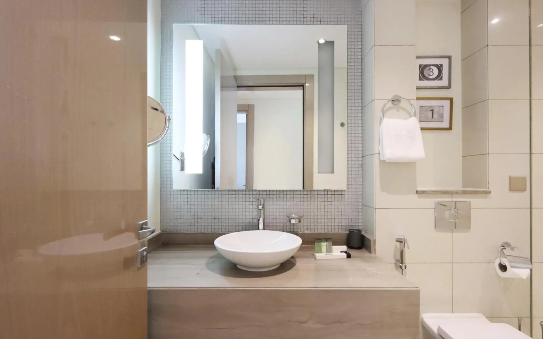 2Br Oasis In Damac Towers By Livbnb Dubai Apartment