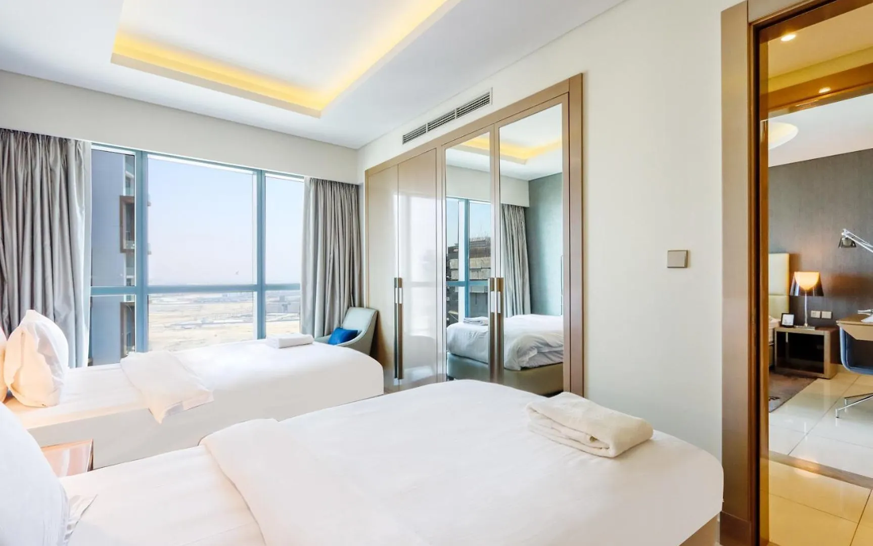 2Br Oasis In Damac Towers By Livbnb Dubai