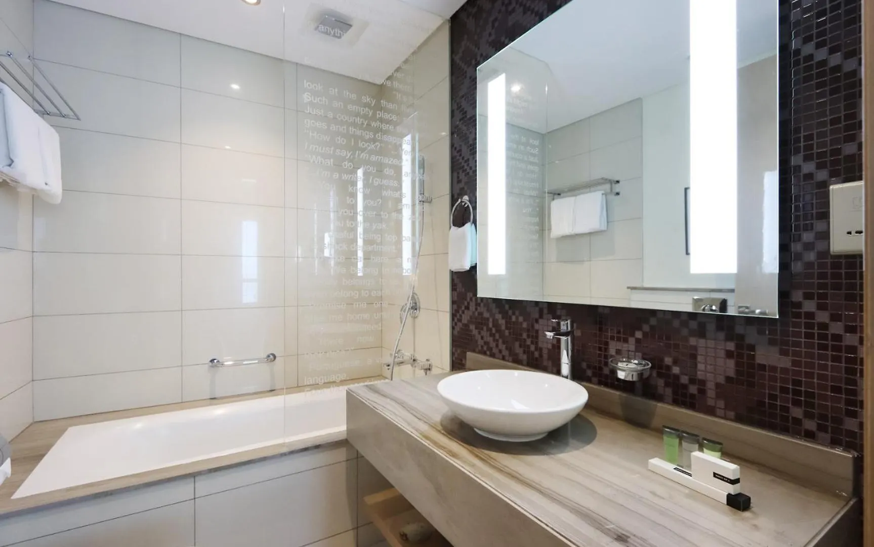 2Br Oasis In Damac Towers By Livbnb Dubai 0*,