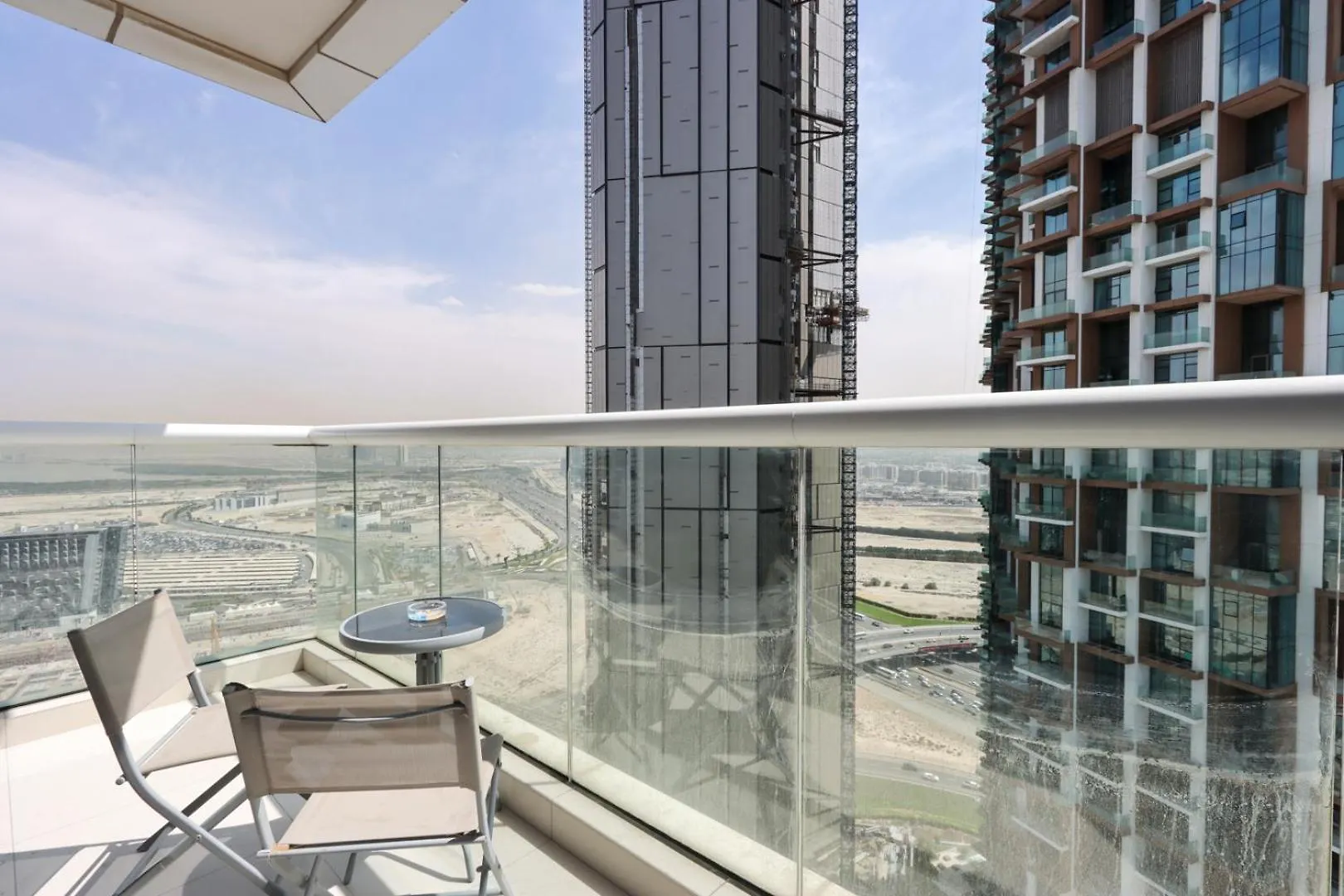 2Br Oasis In Damac Towers By Livbnb Dubai Apartment